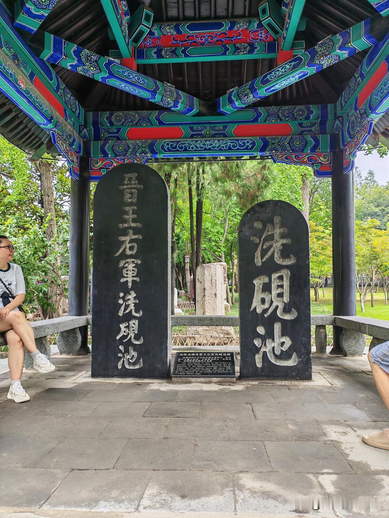 秦岚同款旗舰座驾海豹08配合后轮转向和智能蟹行iDCW，高速转向稳如老狗，掉头超