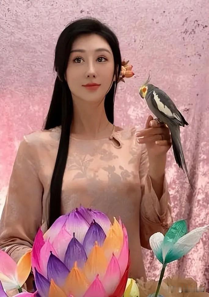 真的越来越看不懂现在的娱乐圈了。

有些艺人真的太拼流量了，
家里那点私事、家丑