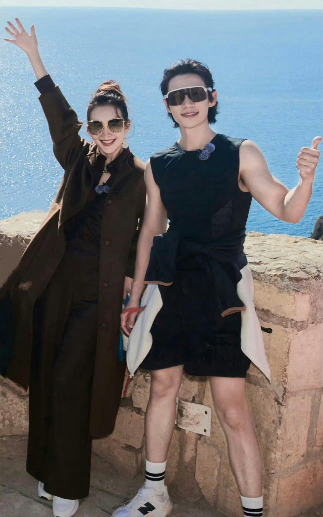 王鸥唱到成全镜头切给魏晨大侦探一首《成全》，一个镜头，瞬间精准暴击！大侦探节目组