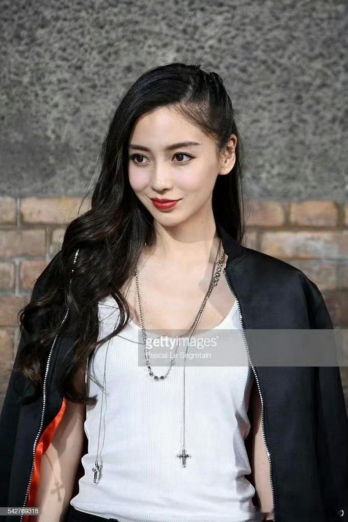 angelababy[超话]angelababy 360度无死角的美貌，原📷直