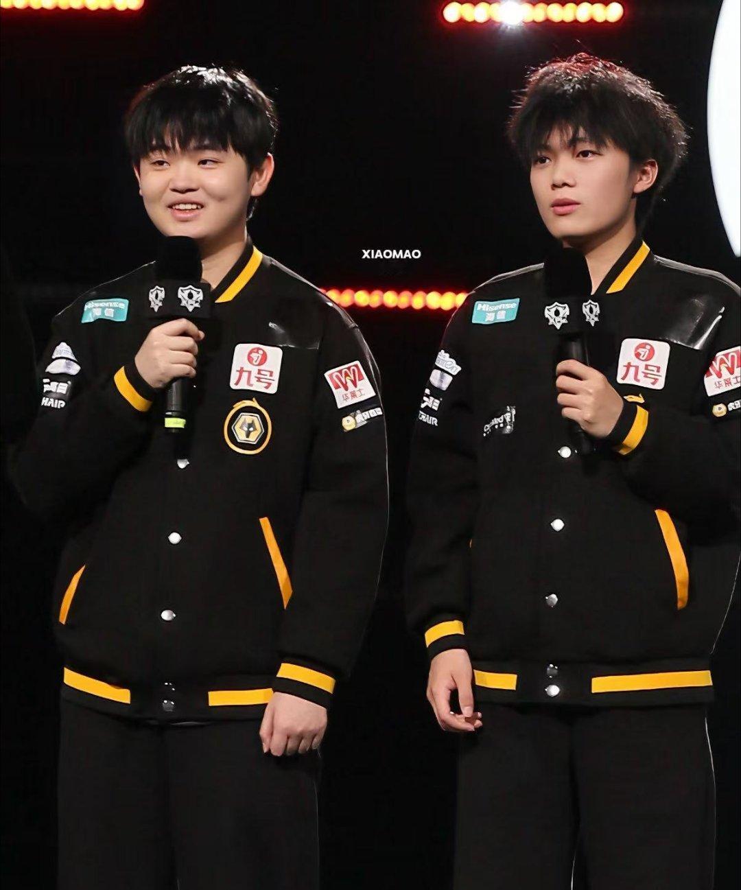 重庆狼队清清皖皖互怼好有梗 今天皖皖又坐上马哥的副驾！看得我羡慕坏了，倘若可以，