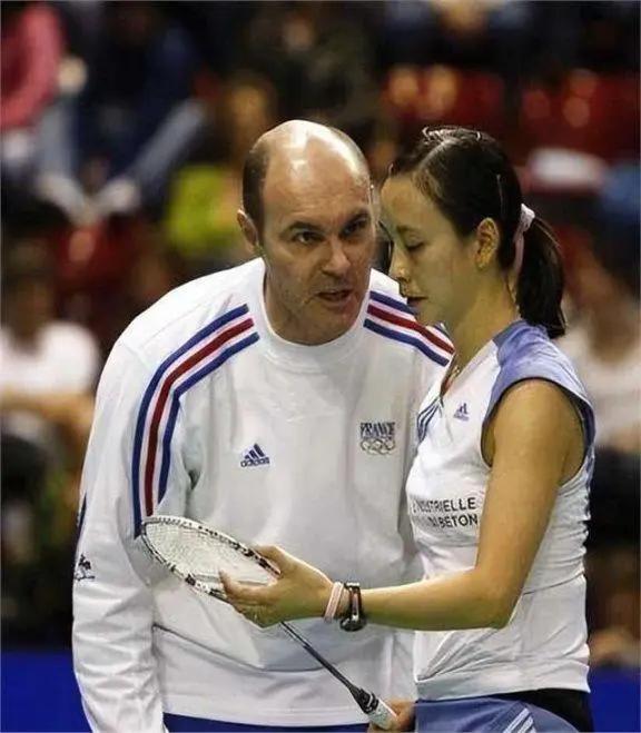 1999年，四川一女孩拿到世界冠军后，被教练以“身高只有164厘米，打法存在问题