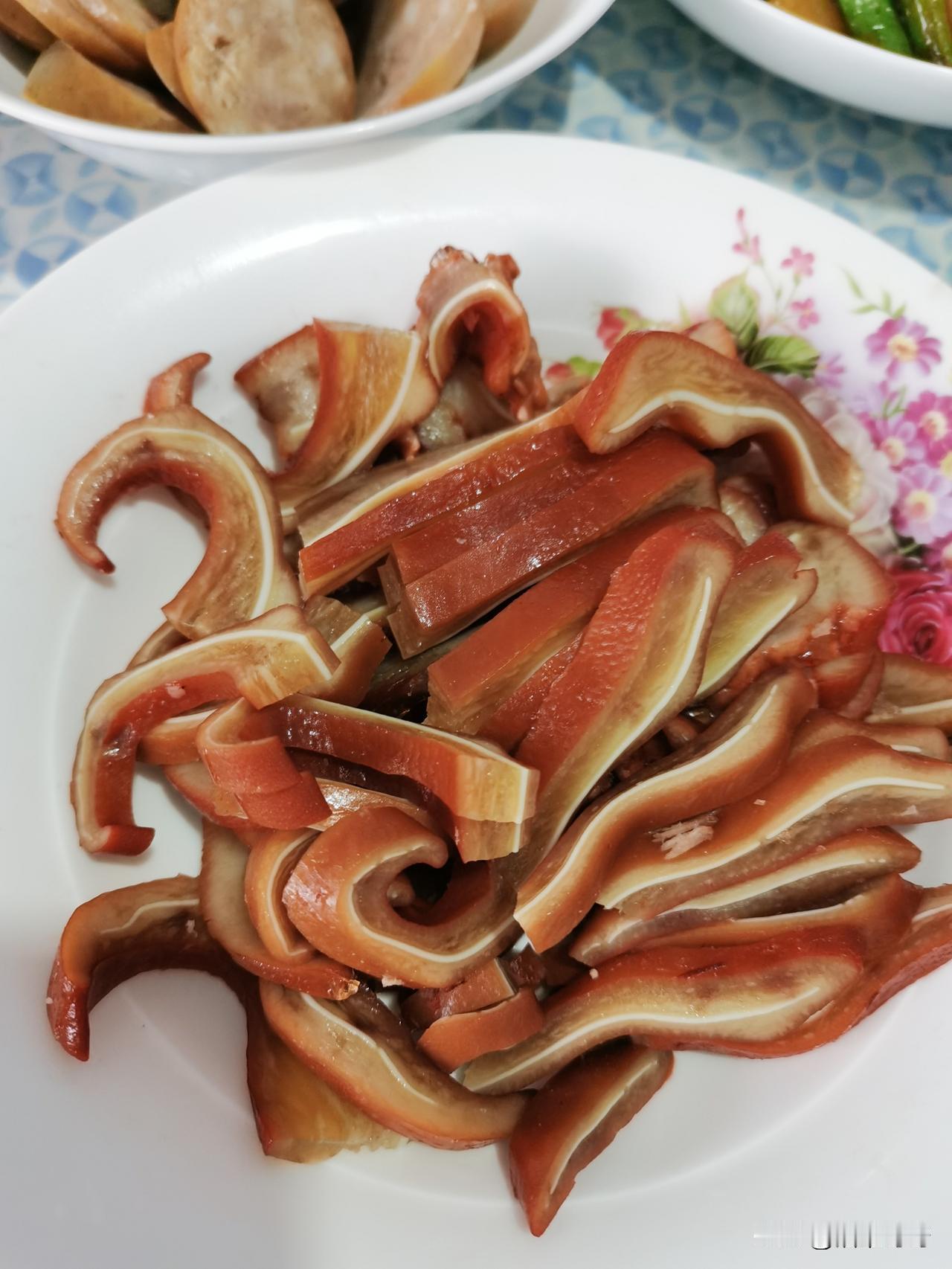 问：你知道米饭为什么总被欺负吗？
因为它太好欺负了。