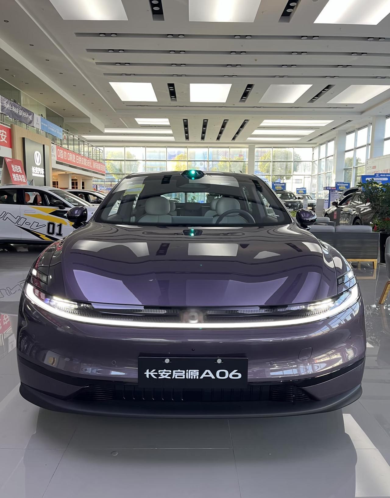 长安启源A06搭载由1.5L自然吸气发动机与电动机组成的插电式混合动力系统。其中