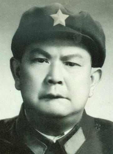 1941年皖南事变，新四军9000人被围剿，一个参谋带着两个重伤员从死人堆里爬出