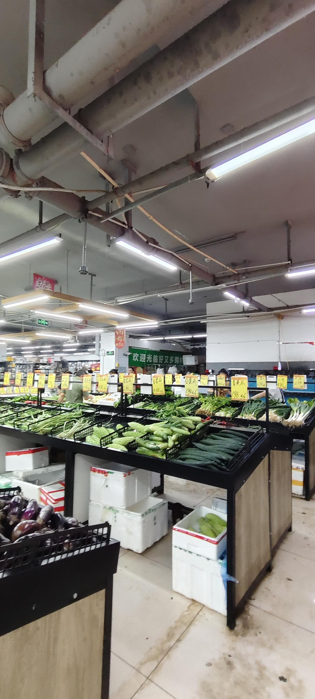 琳琅满目顾客盈门！老板一换生意红火
株洲市荷塘区书湘里有一家“好又多”超市，过去