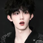 苏新皓早安语音 将苏新皓早安语音设为起床铃，清亮温润的嗓音温和唤醒意识，收拾好状