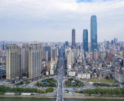 今天咱们来聊一所学校——长沙师范学院。
这所学校可能不是你第一时间想到的985、