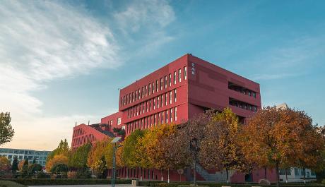 这学校到底咋样？听我给你掰开揉碎了说清楚。
一、2026年多少分能上？
先说最关