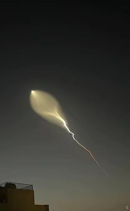 今天上午拔了好多报道。​没想到伊朗说的让全世界铭记几百年的事竟然是​发射了霍拉姆
