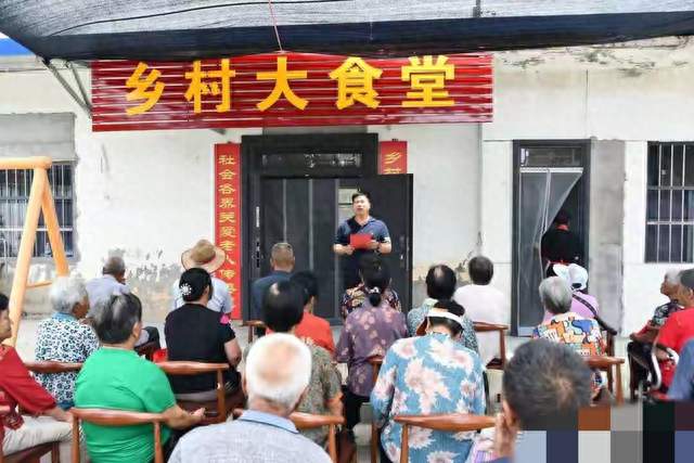 四川泸州纳溪区新乐镇棋盘村的乡村大食堂火了。