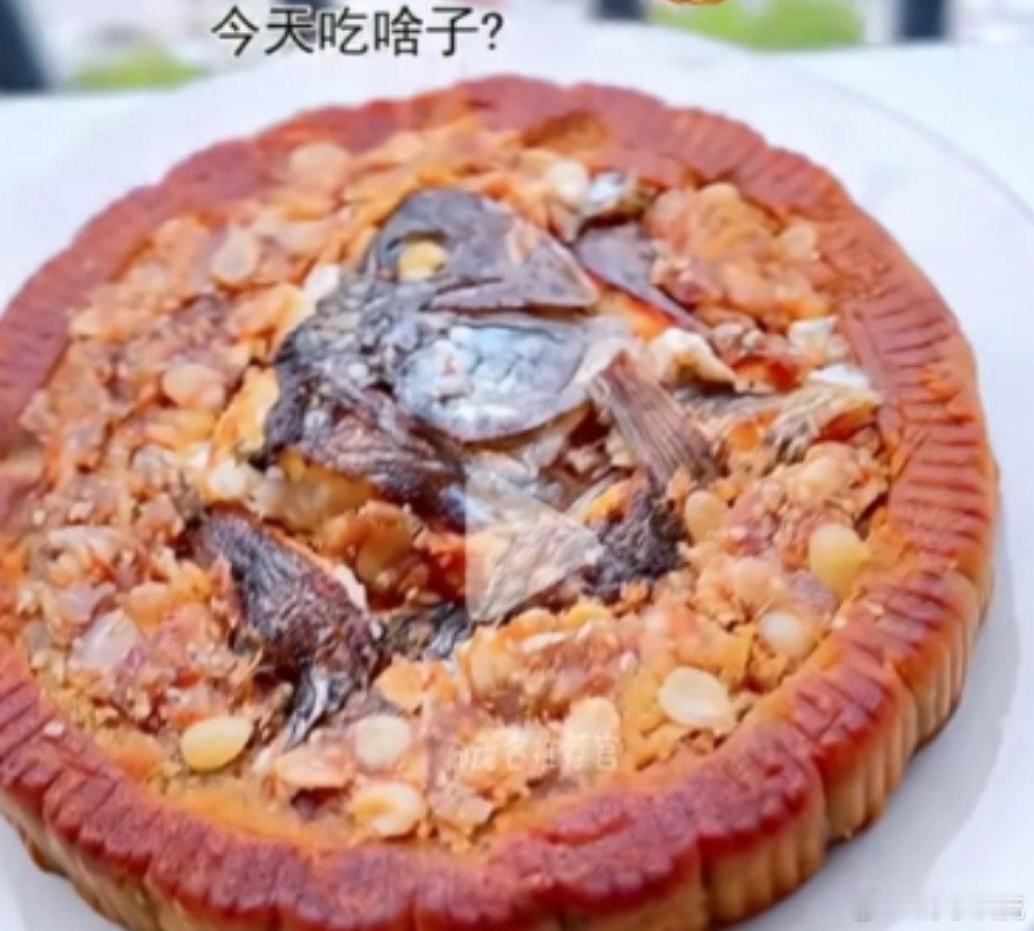 月饼赛道越来越抽象了 近年来，月饼赛道呈现出越来越“抽象”的发展态势，这一现象背