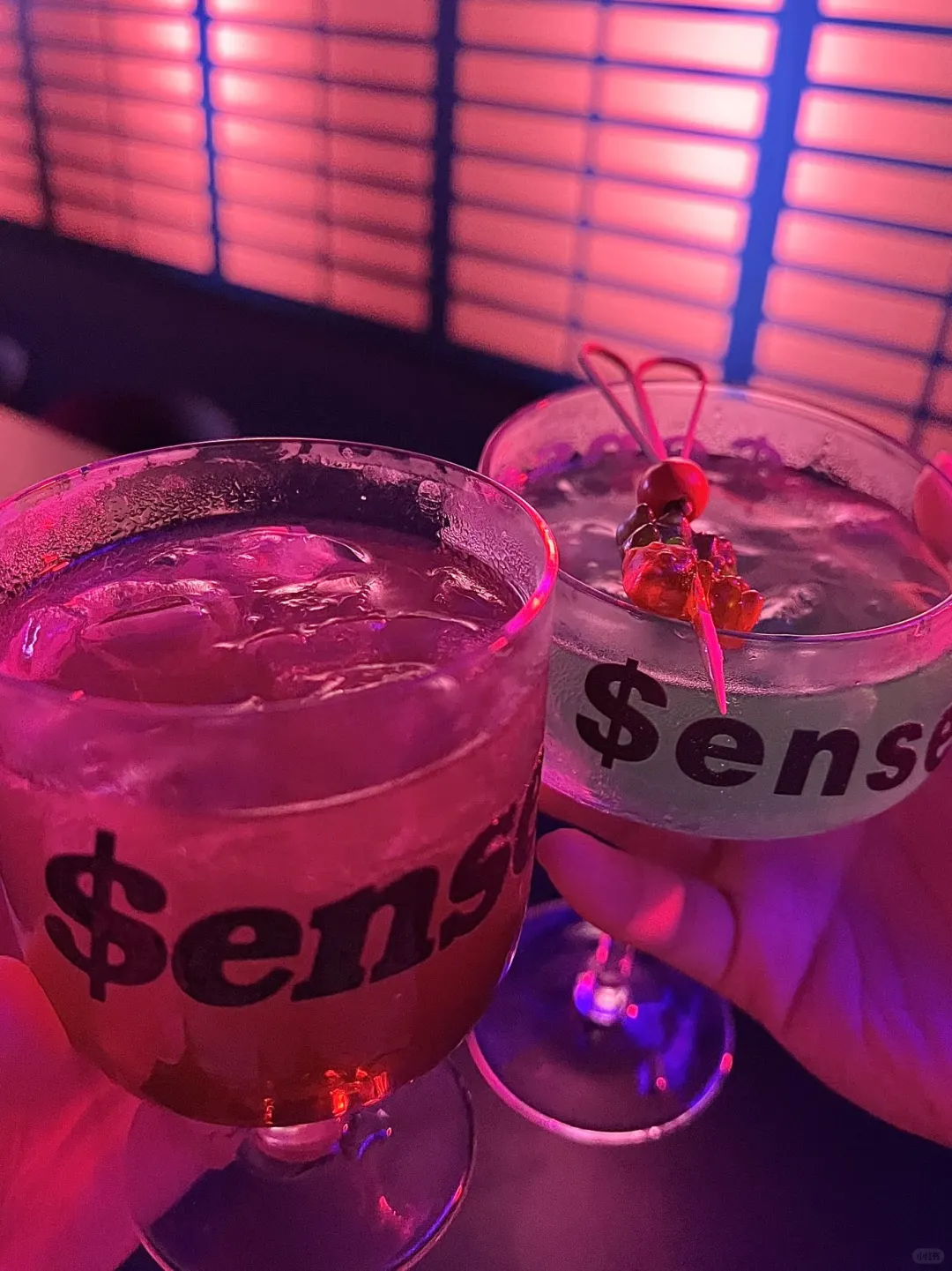 城阳这家嗨起来了！真的好爱这种酒吧啊！