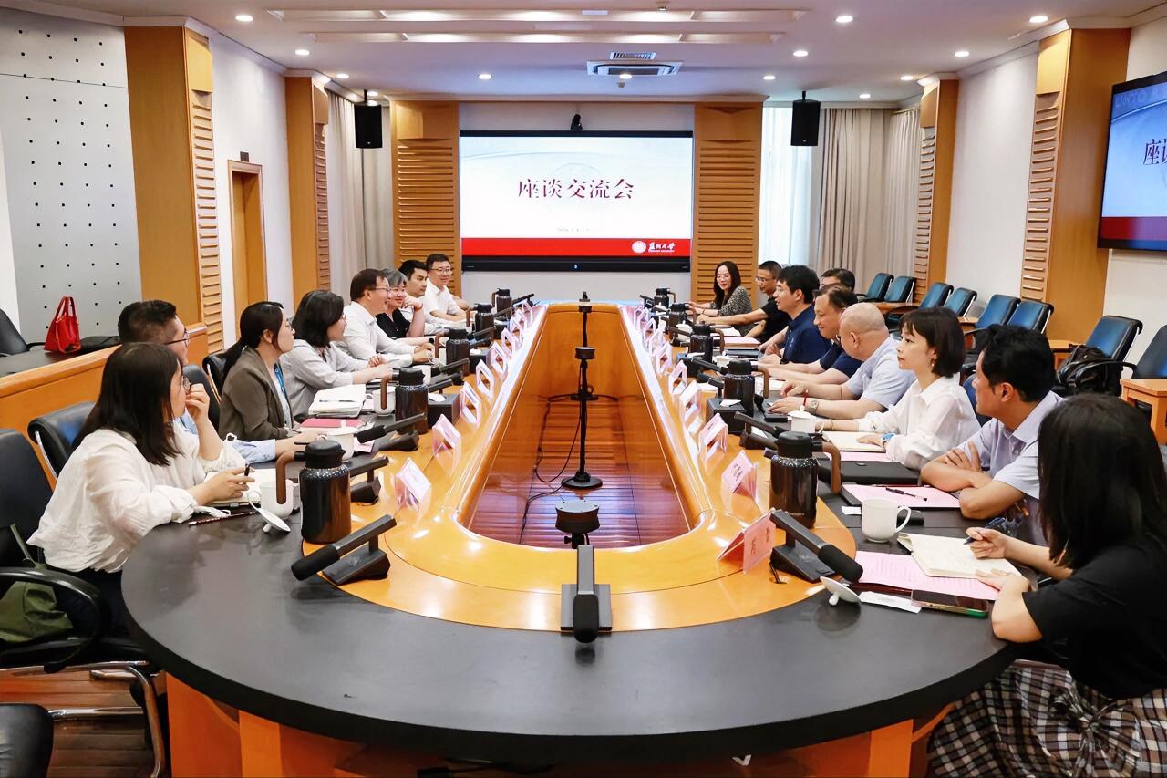 8月5日，信达生物制药集团创始人、董事会主席兼首席执行官俞德超一行到苏州大学座谈