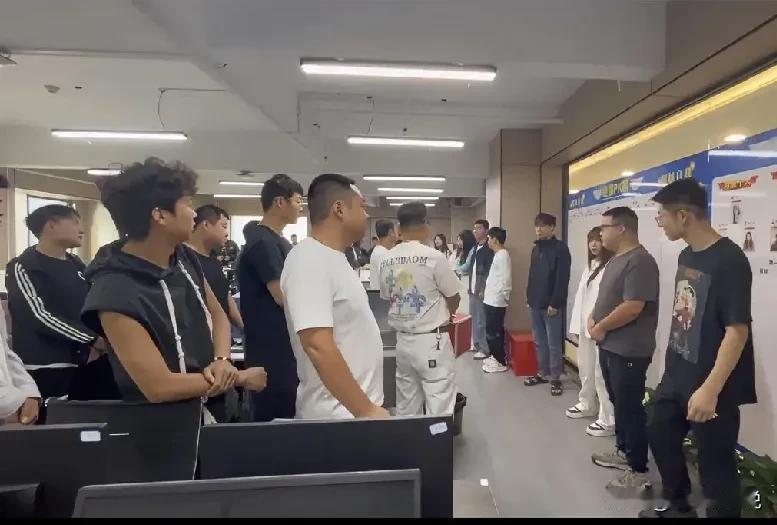 绩效考核强制分布要有C、D也就算了，今天开会又要告知还要加入价值观考核，就是每个