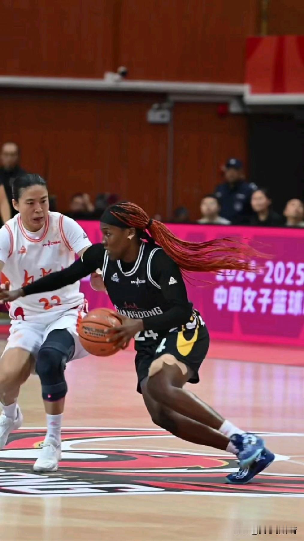 东莞女篮以全胜的姿态结束了艰难的新疆和陕西的客场之旅[赞][赞][赞]
在新疆的