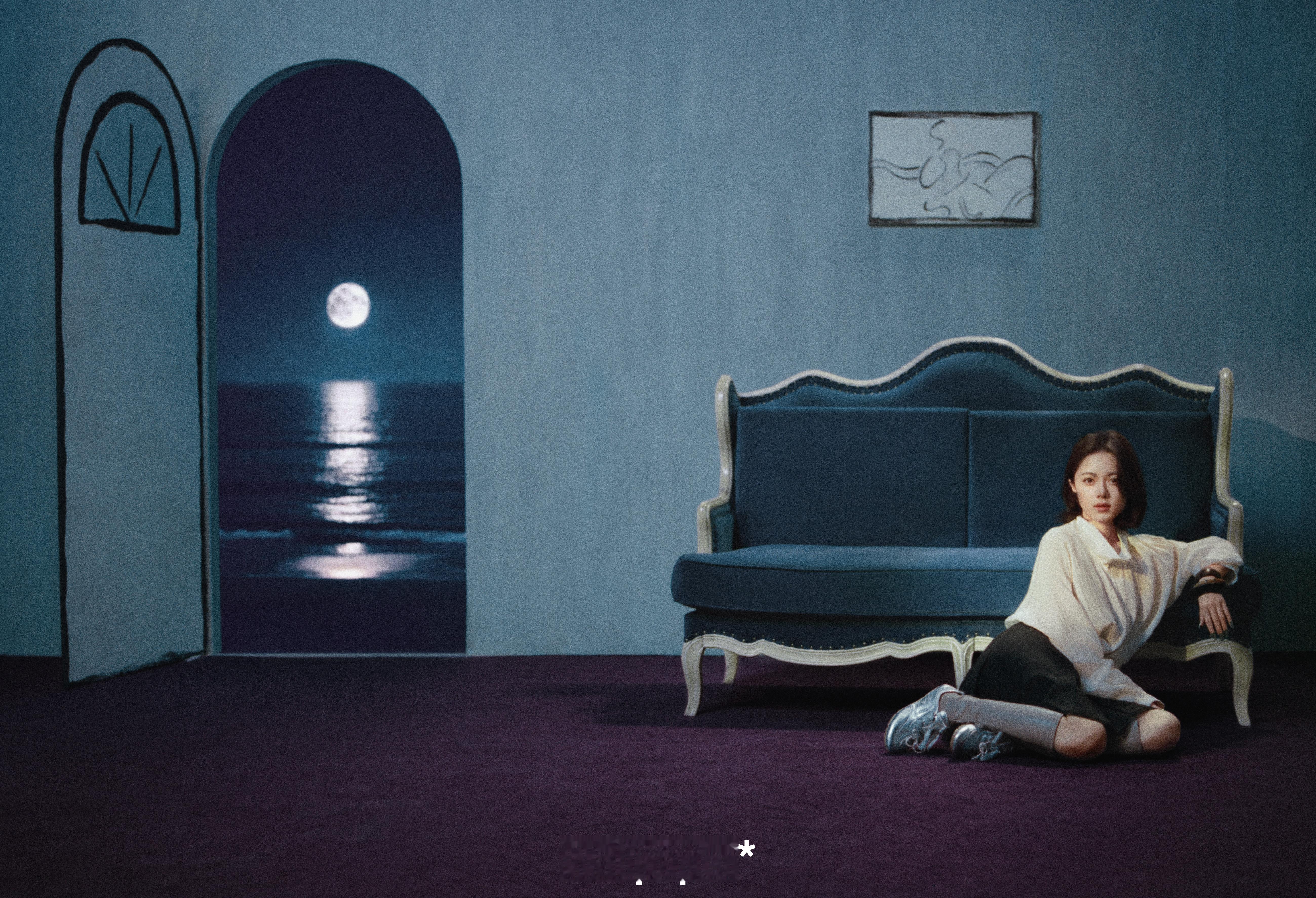 赵今麦身穿 Miu Miu 出镜 Wallpaper 中文版四月刊封面全球广告刚