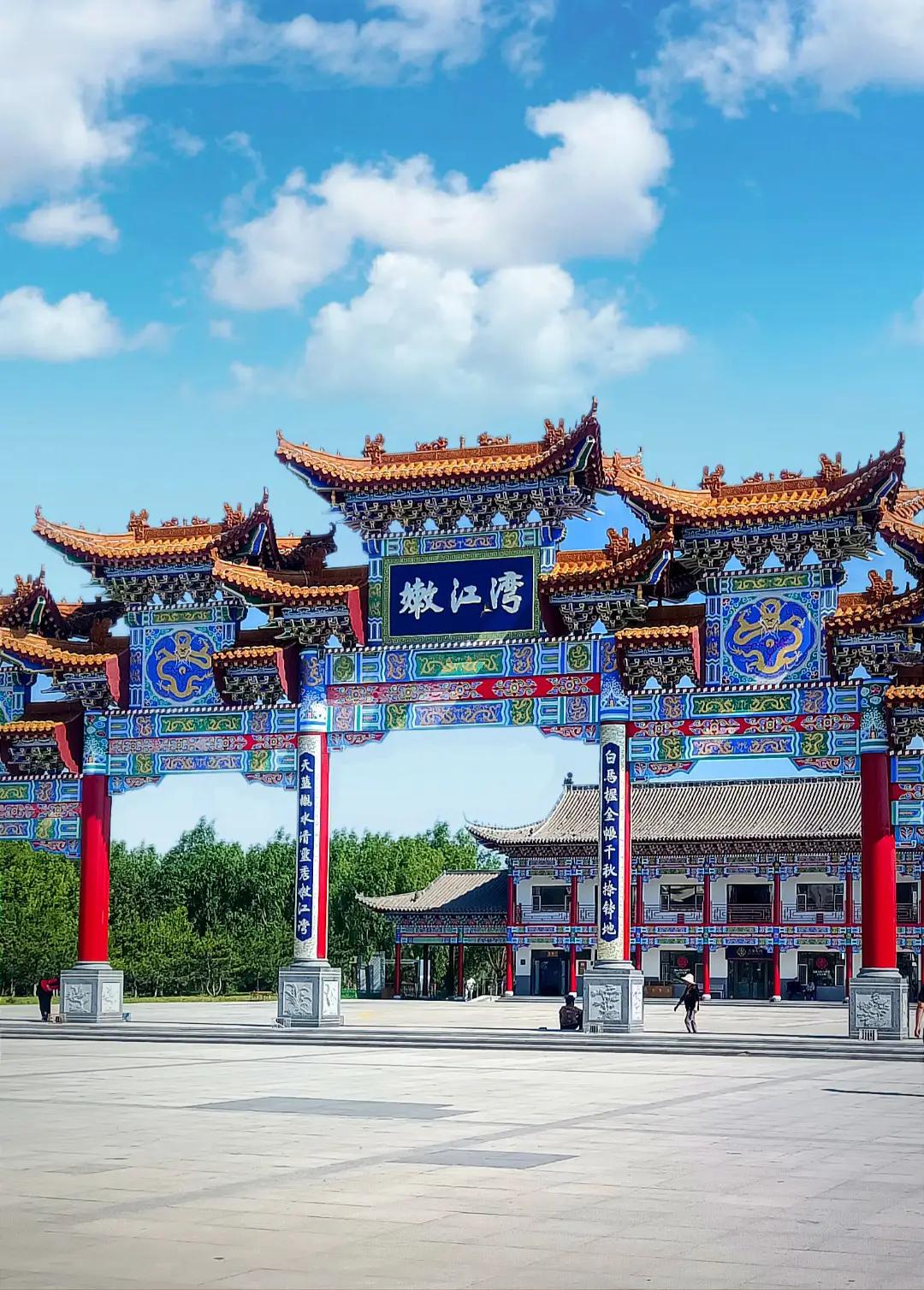 镇赉、白城、松原……一带，本来就是沼泽水网地貌。上个世纪60年代，就开始几百、上