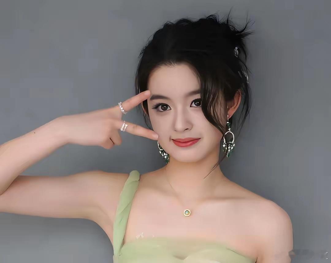黄杨钿甜母亲发声称耳环是好友相送价值几百块，不知是大牌仿品。而对于黄杨钿甜及其家