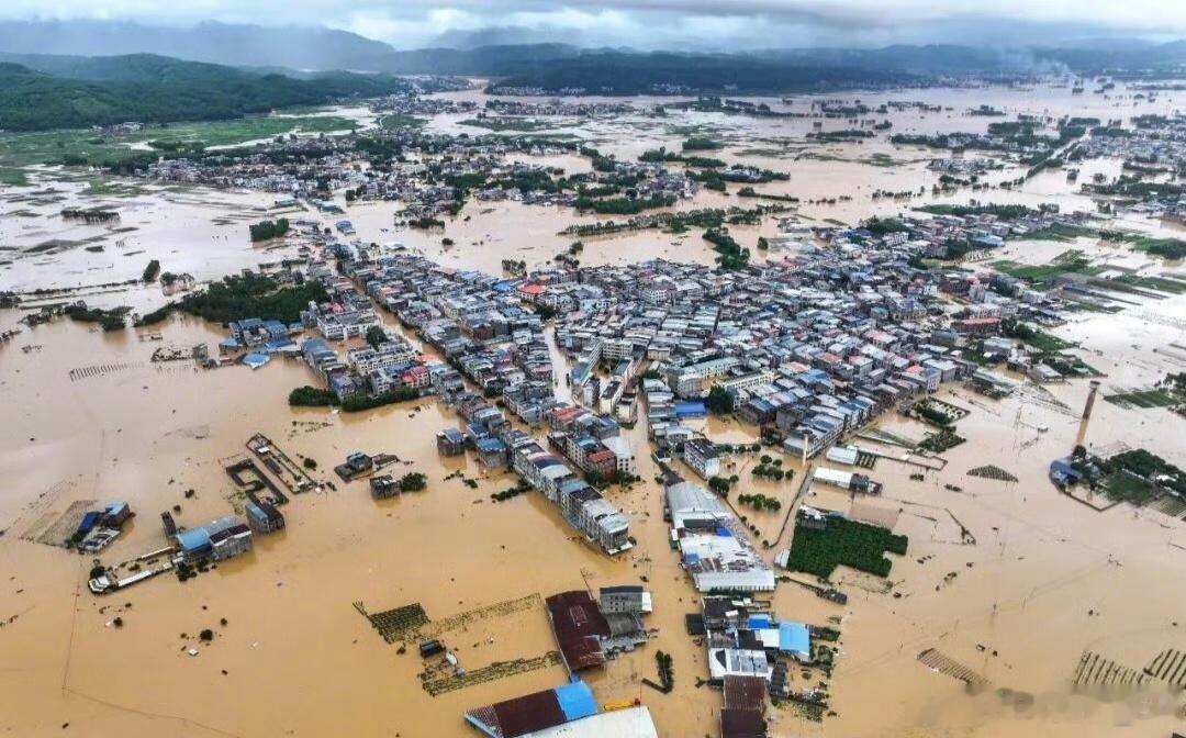 广西抗洪台风美莎克把广西淹得太严重了，多地破降雨纪录，水库告急，希望救援顺利，广