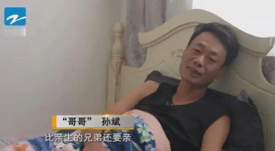 被感动到了！2009年，宁波，一18岁小伙睡在公园走投无路，被好心女子领回家吃了