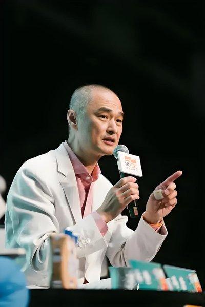 “身价8个亿”的北京协和医学博士冯唐，语出惊人：“如果想不得癌，少得癌，特别像女