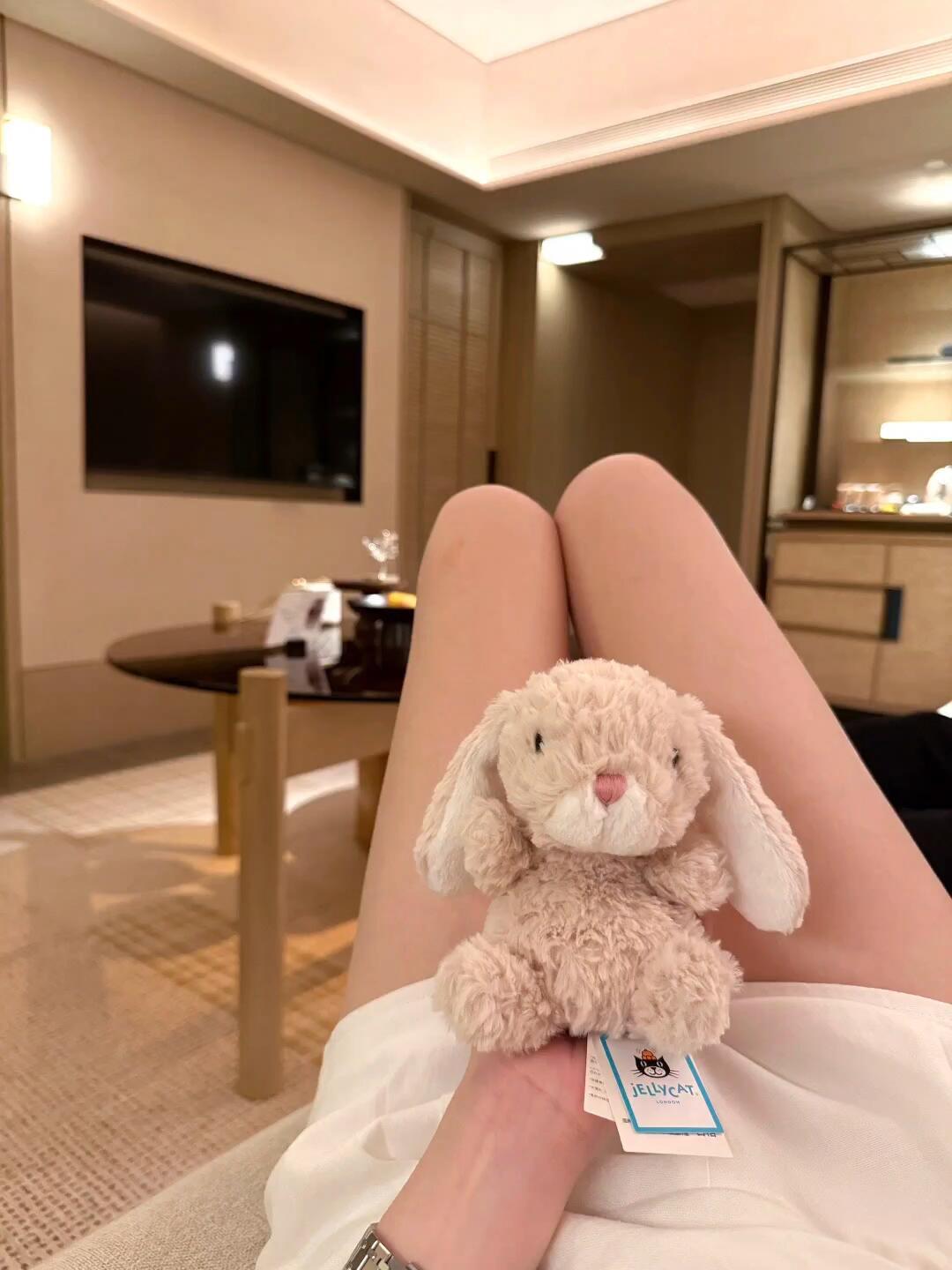 想吃什么就吃什么,如果没点体重,怎么能压得住在红尘中那颗蠢蠢欲动的心。 