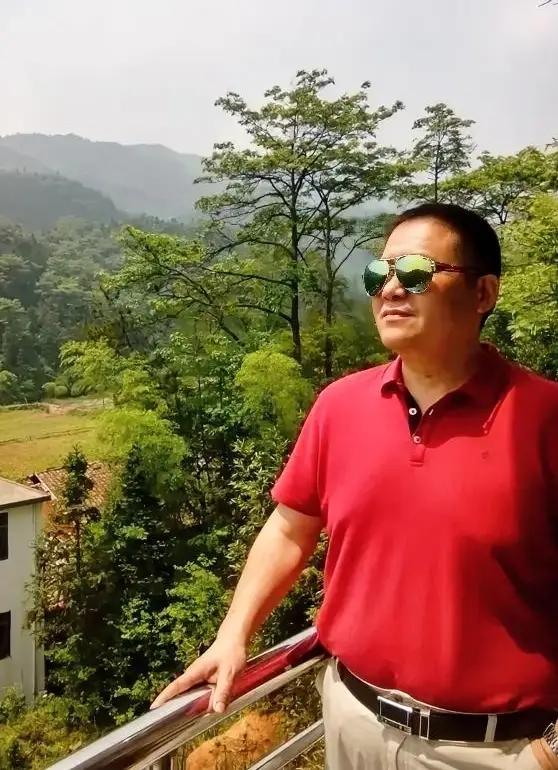 现在的有些网友，确是太无聊了。

什么都好奇，什么都有兴趣。

昨天，写了一个小
