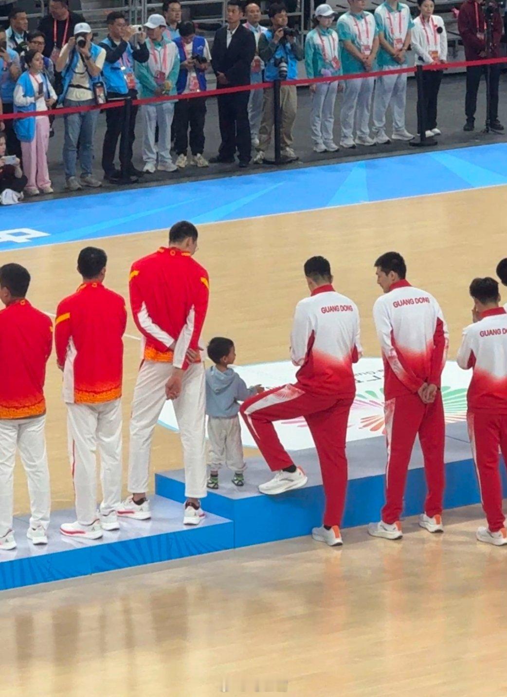 周琦第三涂涂第一哈哈哈哈哈哈哈哈哈 