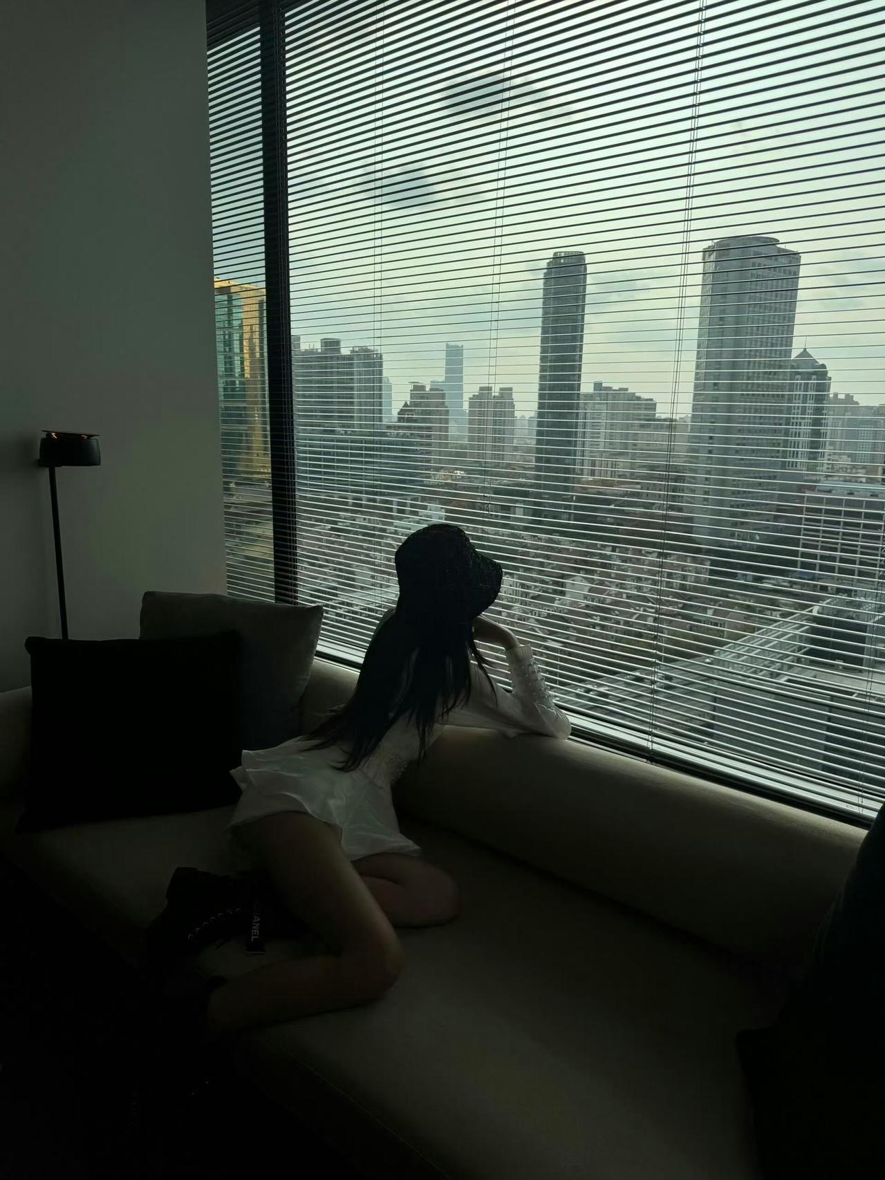 你的真心很贵，别给错人。你的时间有限，别耗错人，不真诚的人趁早远离。