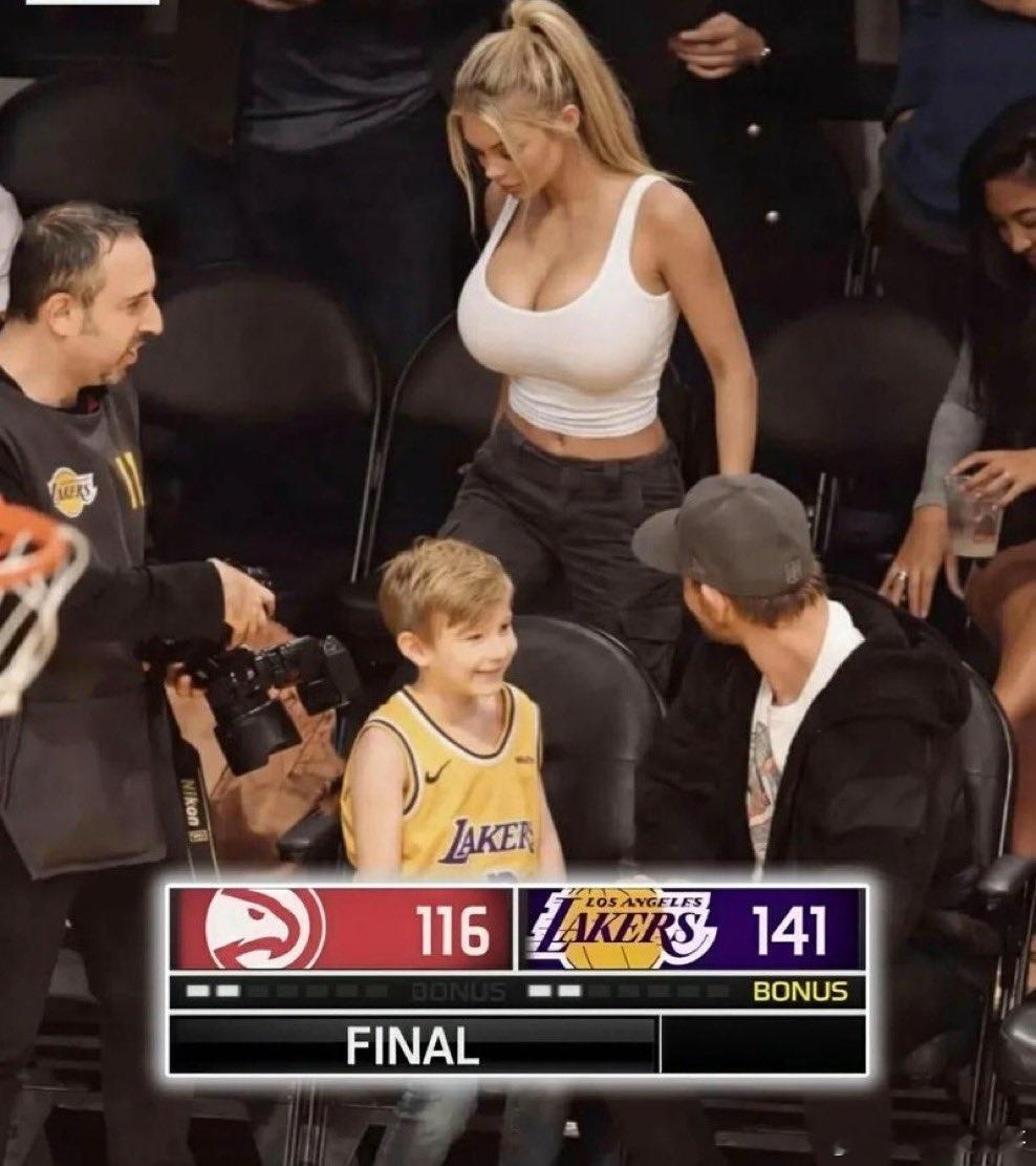 湖人急需赢球密码，请这位女球迷快来观战黄蜂vs湖人