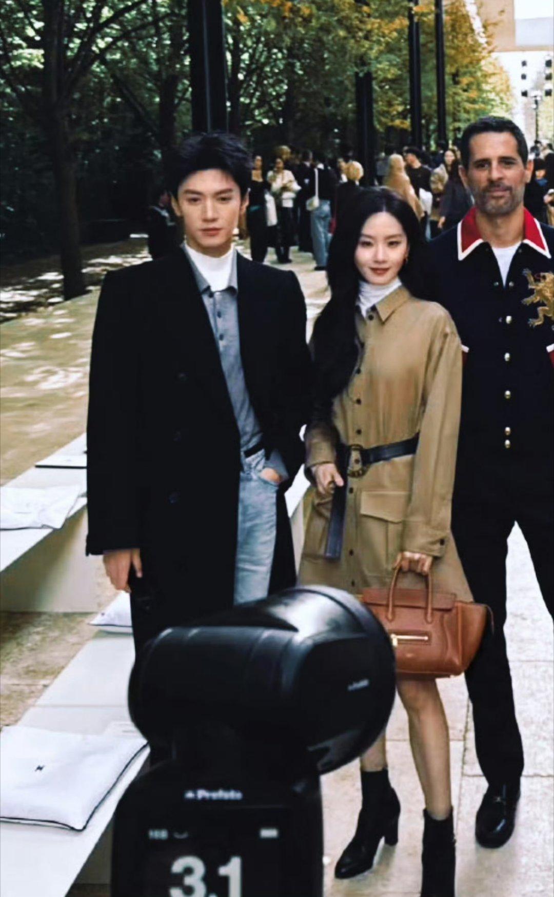 Celine太会选人了，陈哲远又和诗诗合照了，这是好多年前了吧，这么一看陈哲远真