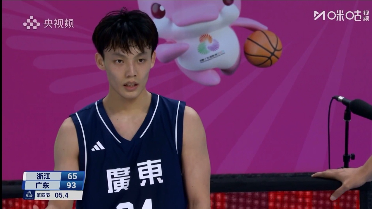 希望后面的的比赛都能像今天这样专注，有纪律性。这么打，这个比赛才有看头。第十五届