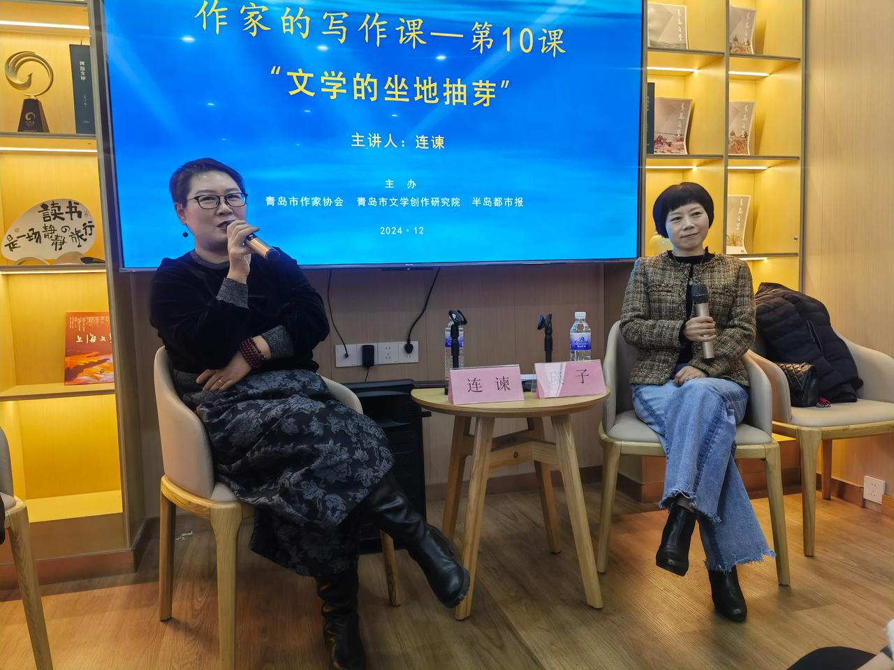 昨天忙里抽空参加了一次写作课，收获颇丰。满满一大屋子人，连谏老师讲得特别实在，瑛