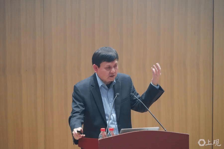 张文宏谈长寿却提带状疱疹疫苗：不是劝你打，是提醒中年人别硬扛

-

身体一侧若