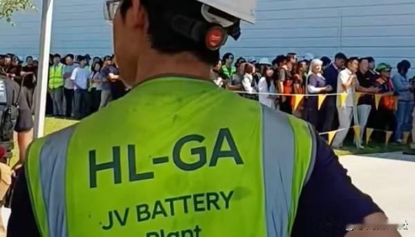 美国咋就不打招呼抓了300名韩国人，韩国也决定在美投资了，美国这是啥意思！
美韩