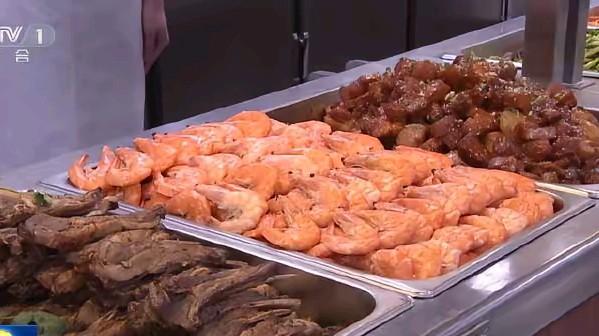 咱们的第三艘航母正式服役了啊，真的是越来越好，越来越强大啊，看看这舰上的伙食真的