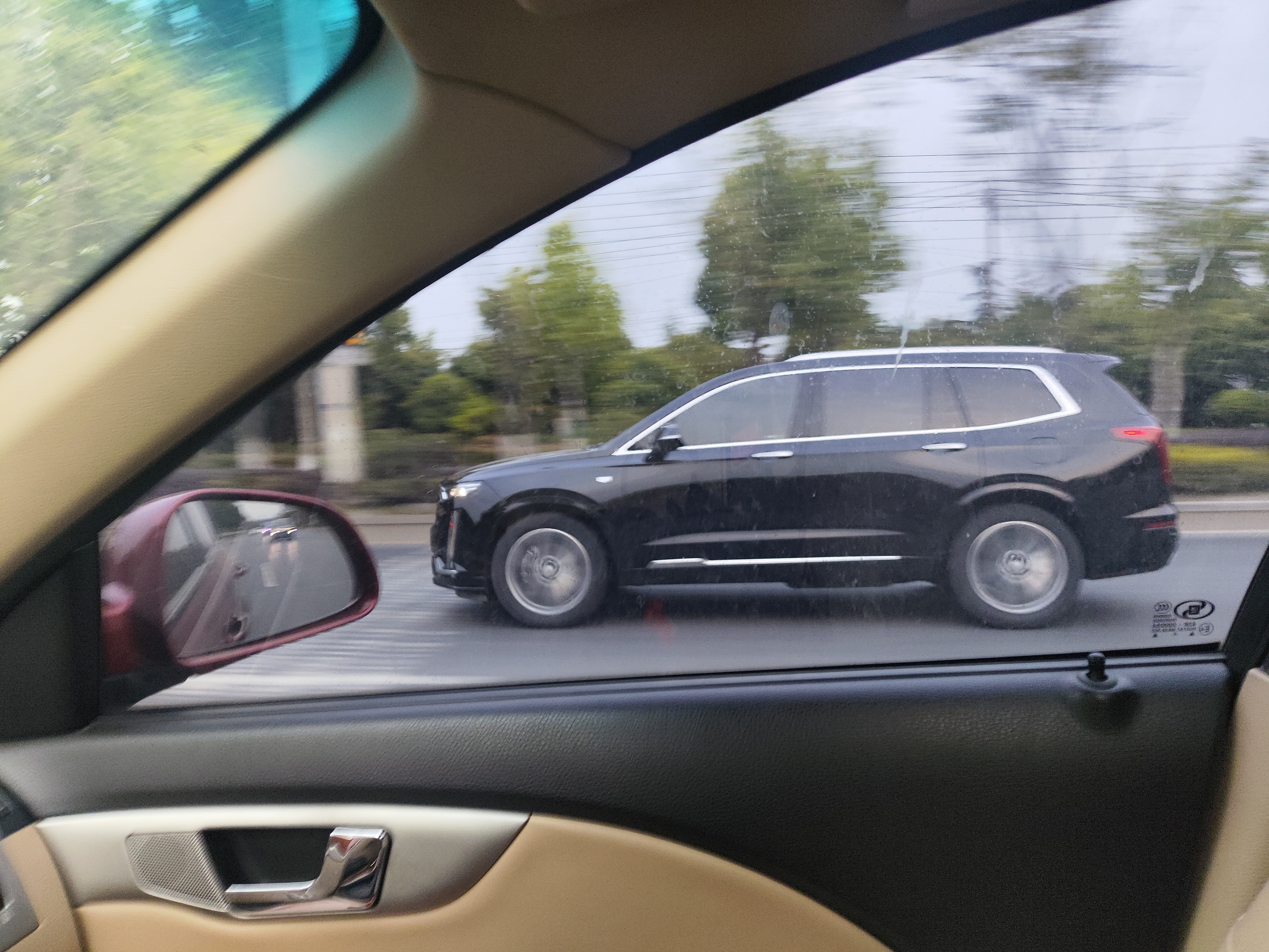 凯迪拉克的xt6真是舒展、大气、硬朗，堪比bmw的x7