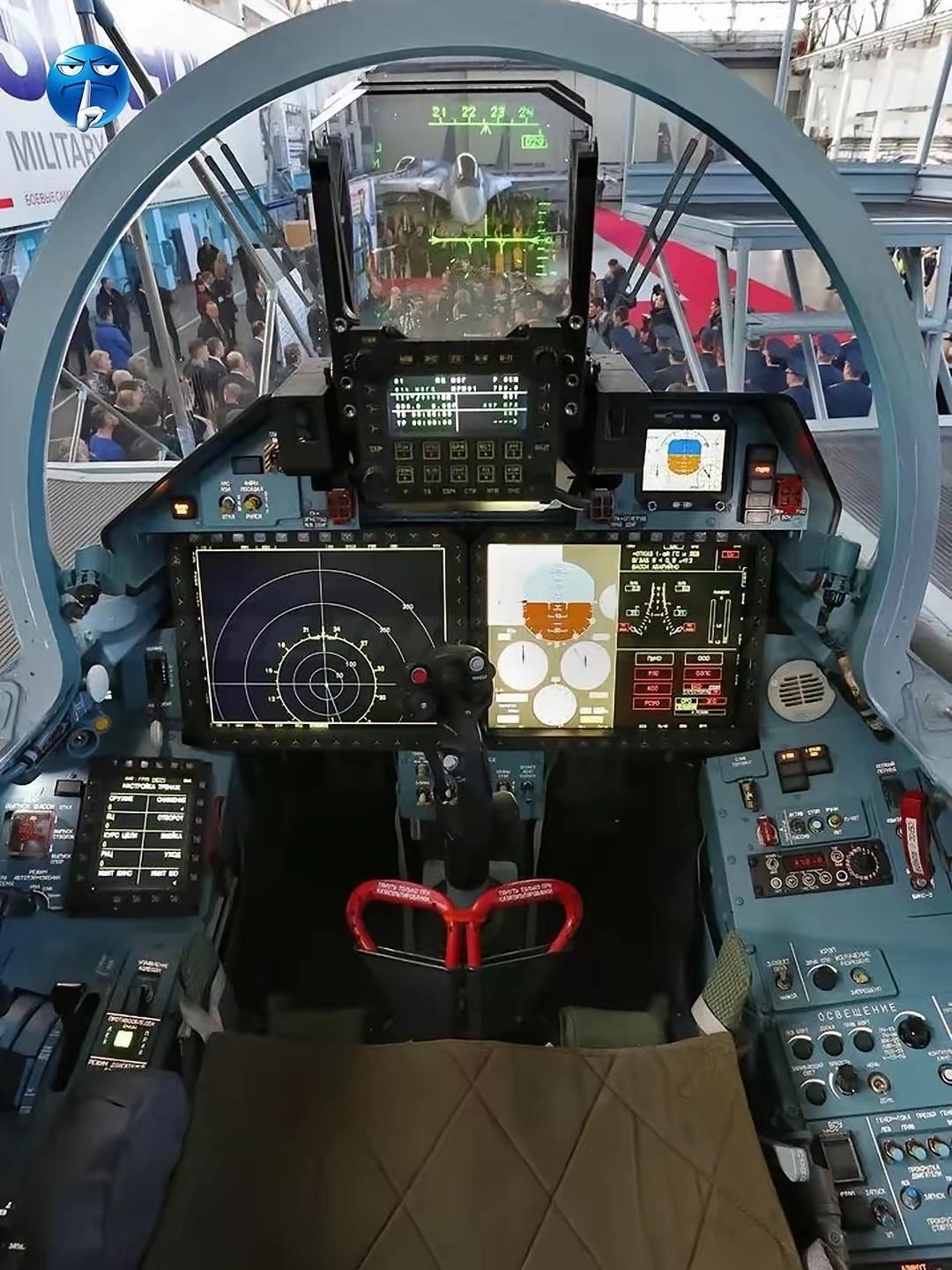 F-16击落苏-35，俄军的王牌战机啊
​乌军F-16在本国空域击落俄军主力重型