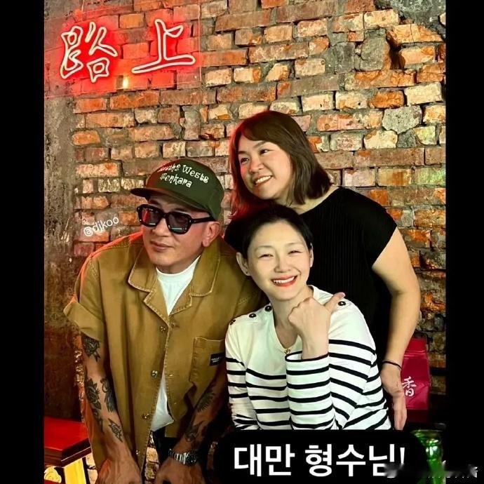 其实以前从前夫的描述中也能看出，大S是个好好过日子的女人，对物质没什么太大的需求
