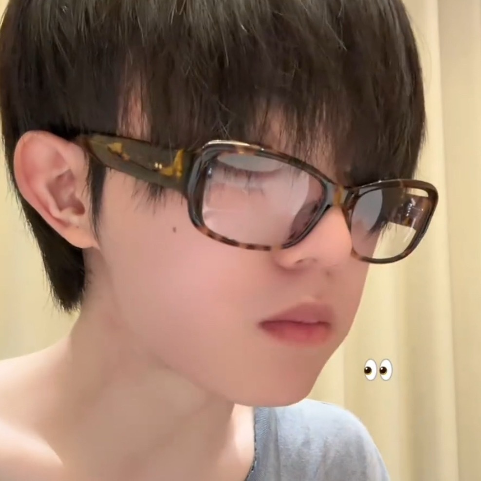 他给自己塞得鼓鼓囊囊的脸配了一个这样的表情包吃可爱多长大的吧晕晕晕
