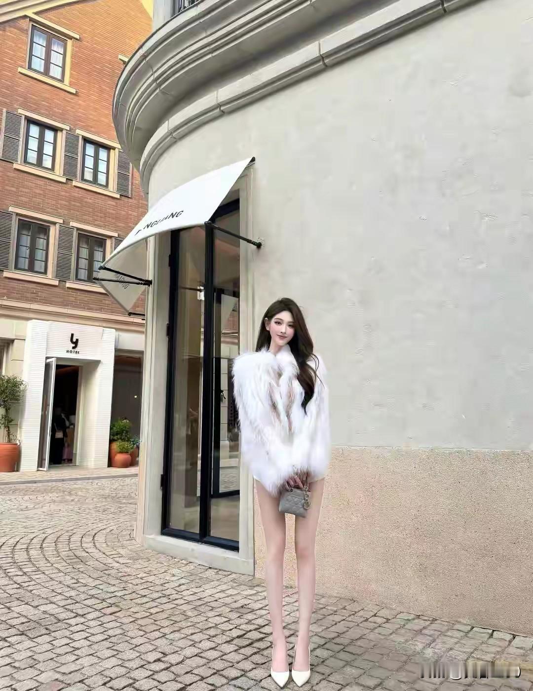 美不美你们说了算，大长腿美到犯规。