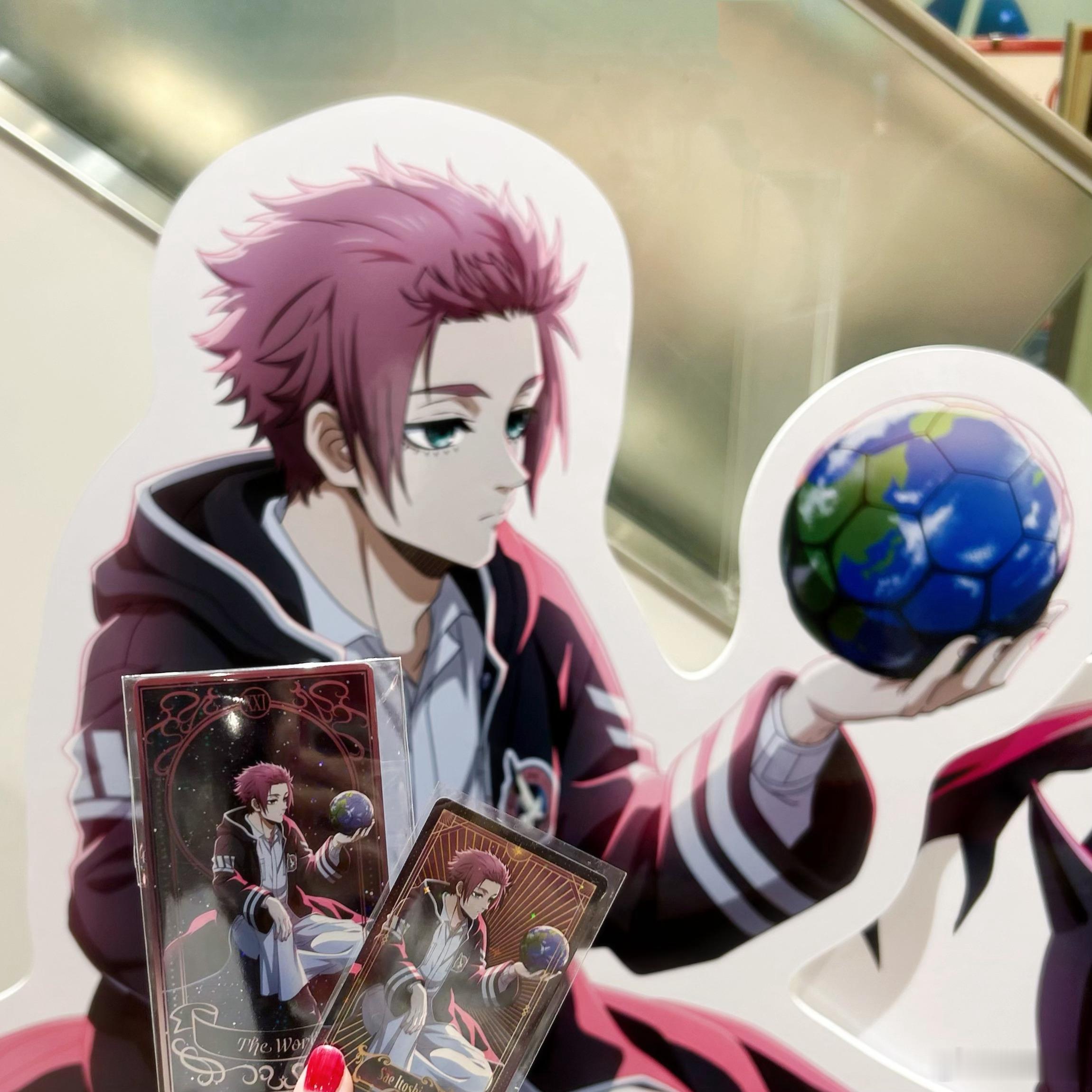 现在，握在我们手中的是——「世界」入场前：我不可能再吃任何联动食品入场后：（戴上