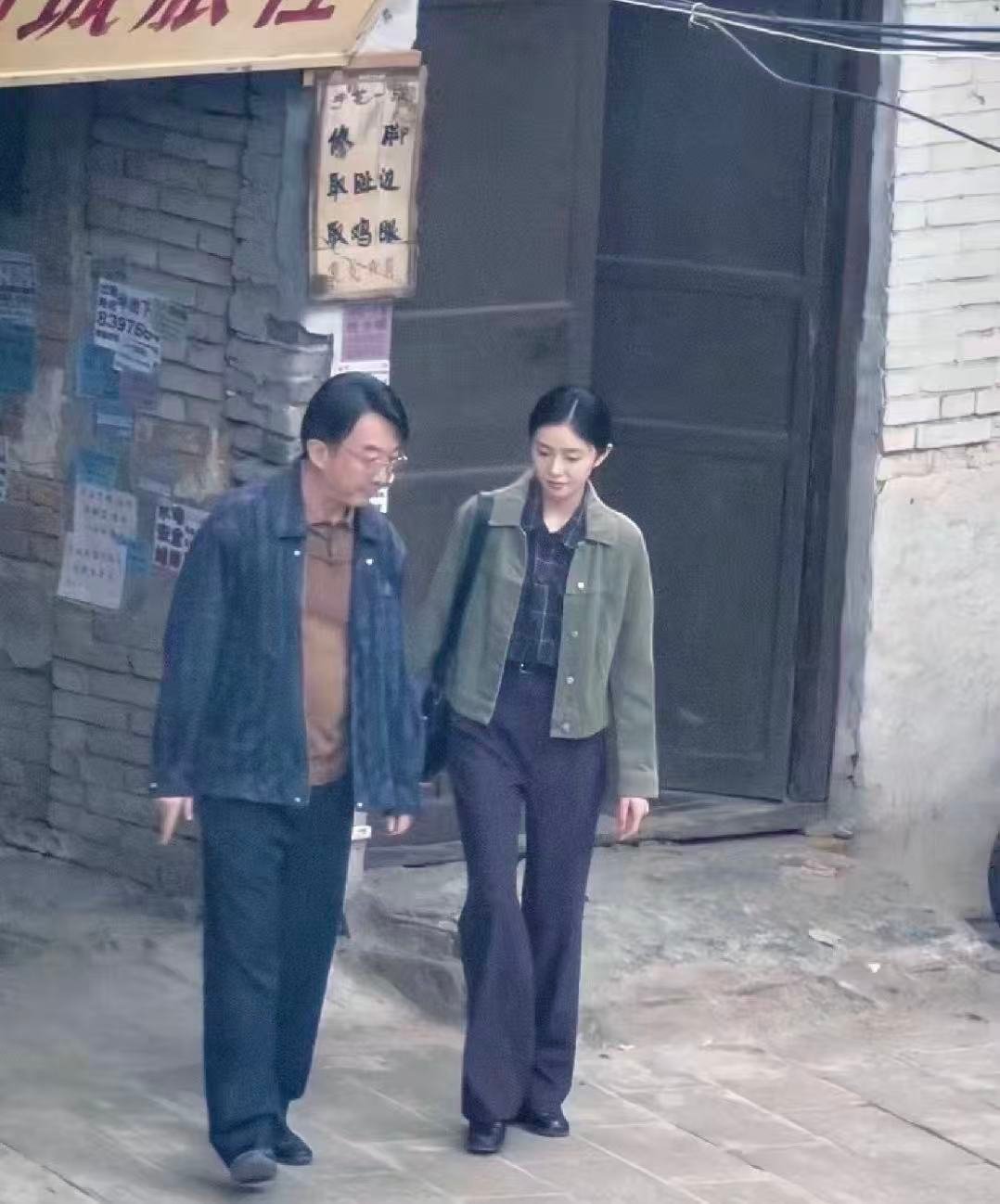 刘浩存没敢认烧火丫头是刘浩存 灰扑扑的造型极具反差感，褪去精致包装完全贴合人物设