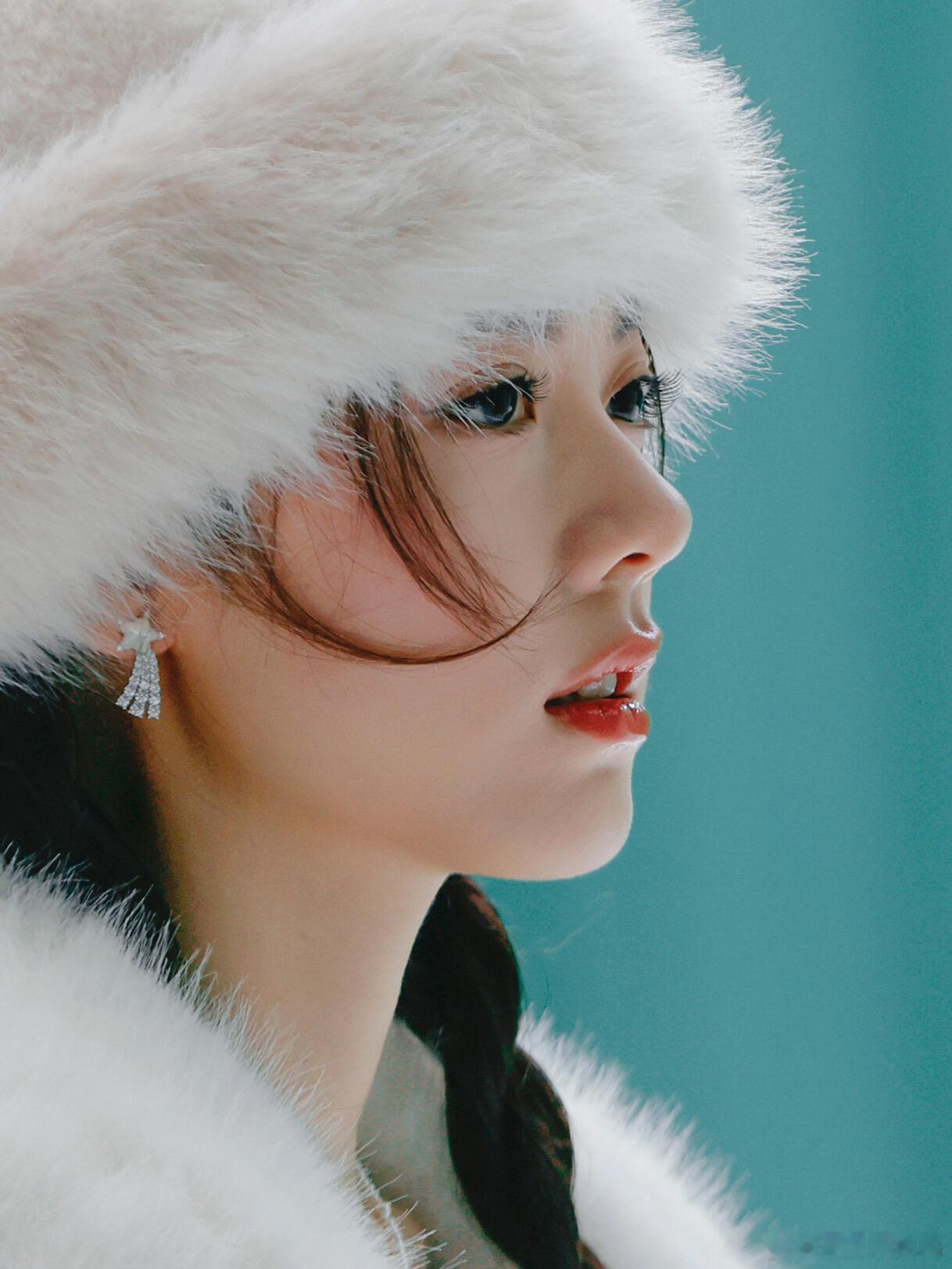 赵今麦职场女精英造型赵今麦怼脸拍 谁还没被赵今麦的职场造型惊艳到！利落剪裁勾勒完