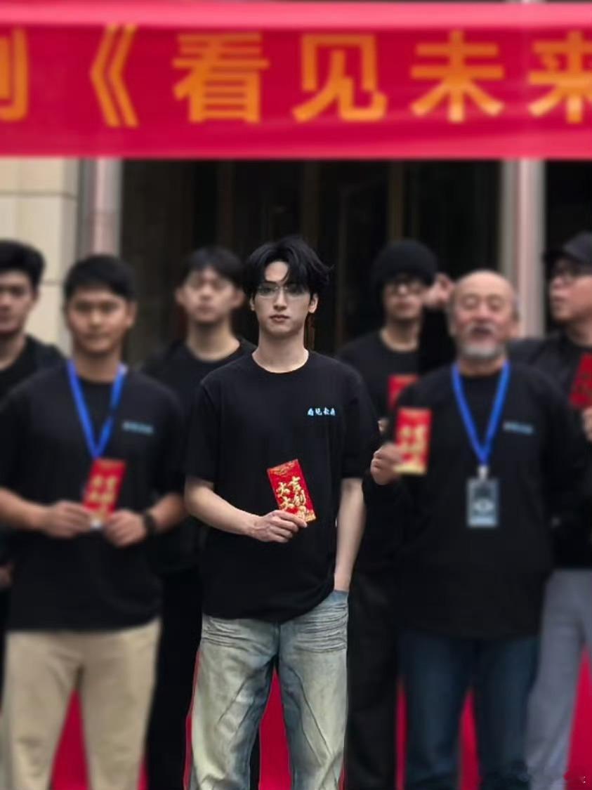 开拍顺利严浩翔看见未来开机照网剧看见未来开机 ​​​