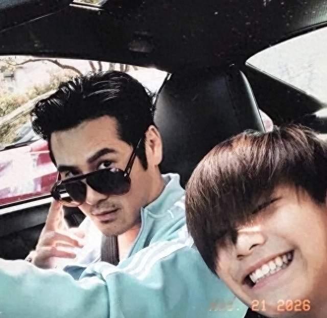 曹格儿子Joe晒与女友合照，庆贺自己18岁生日，配文：我合法了