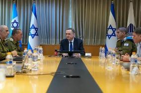 中东最近的瓜简直比电视剧还刺激，以色列国防部长卡茨突然公开“摊牌”，放话要直接端