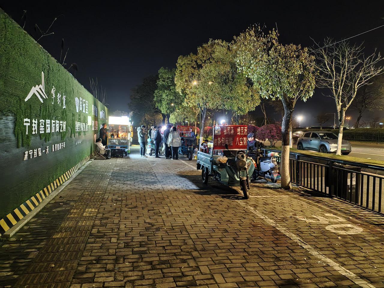 又“🔥🔥🔥🔥🔥🔥”
网上又看见鸡排哥
据说是“演讲”
小镇镇巴佬评价