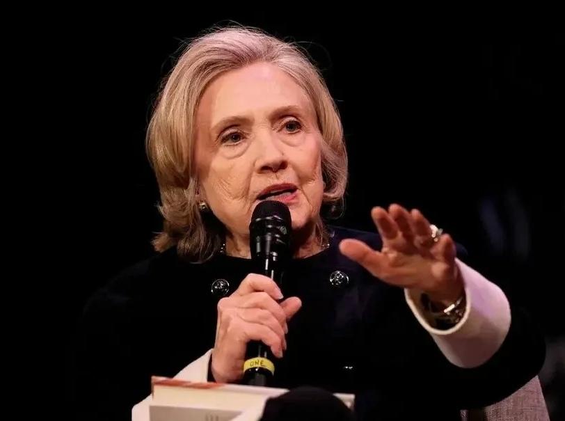 希拉里：我爱美国，但反对特朗普；我支持以色列，但反对内塔尼亚胡。
    这就是